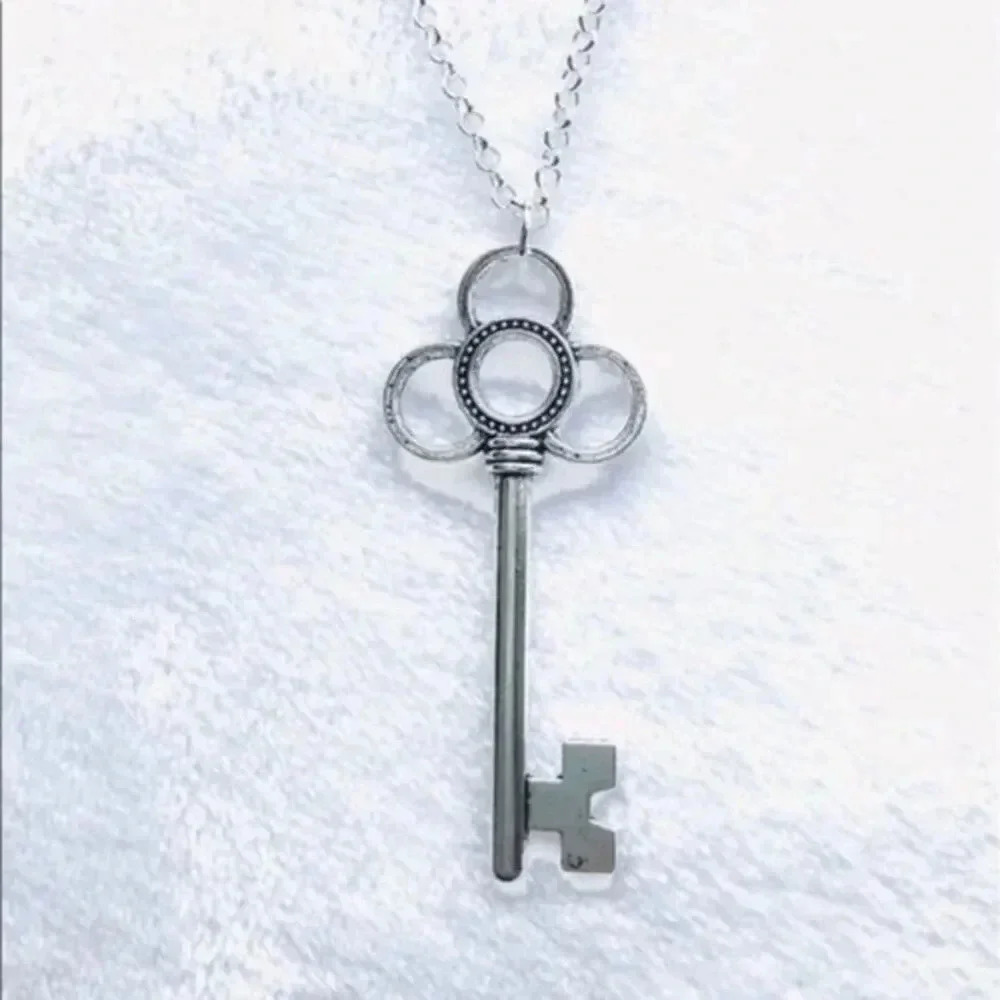 925 Sterling Silver Skeleton Key Necklace 2 NWT